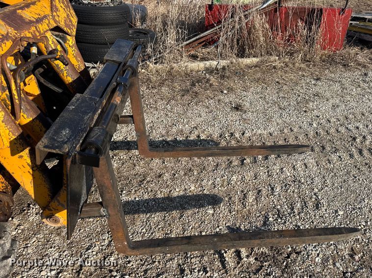 image for item ER0415 Mustang 940 skid steer loader