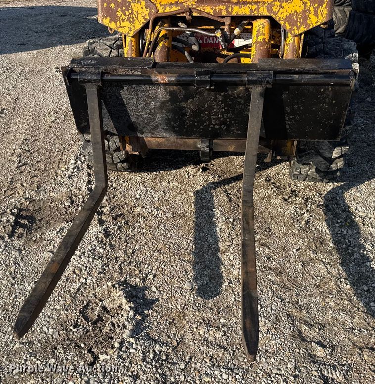 image for item ER0415 Mustang 940 skid steer loader