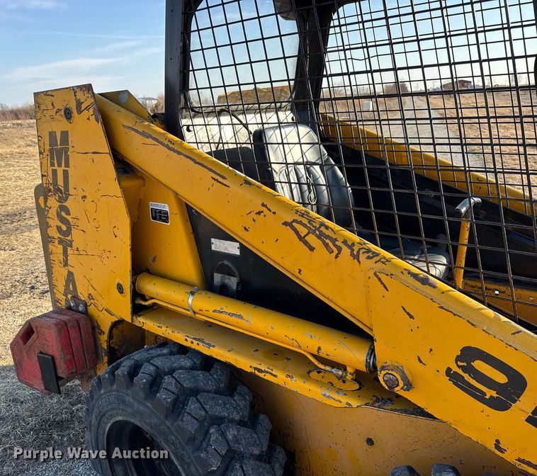image for item ER0415 Mustang 940 skid steer loader