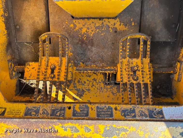 image for item ER0415 Mustang 940 skid steer loader