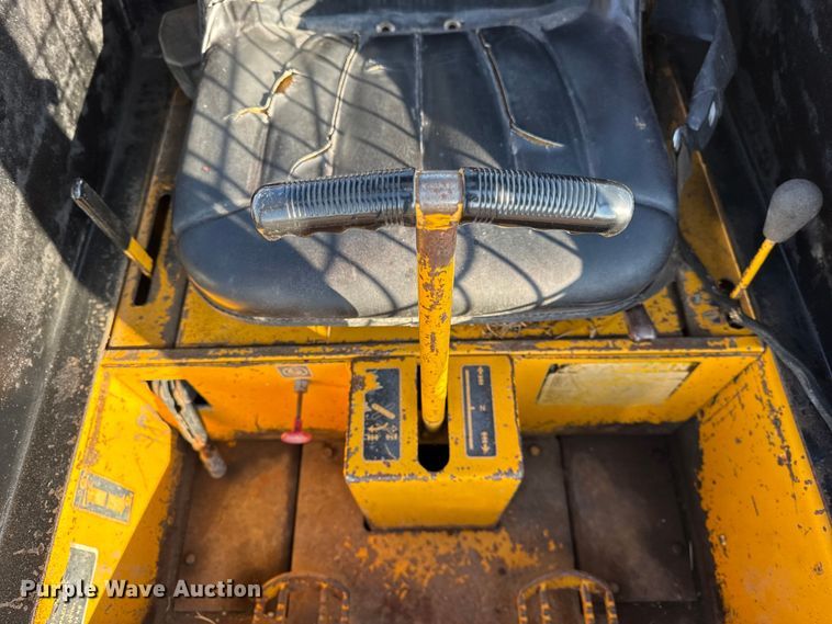 image for item ER0415 Mustang 940 skid steer loader