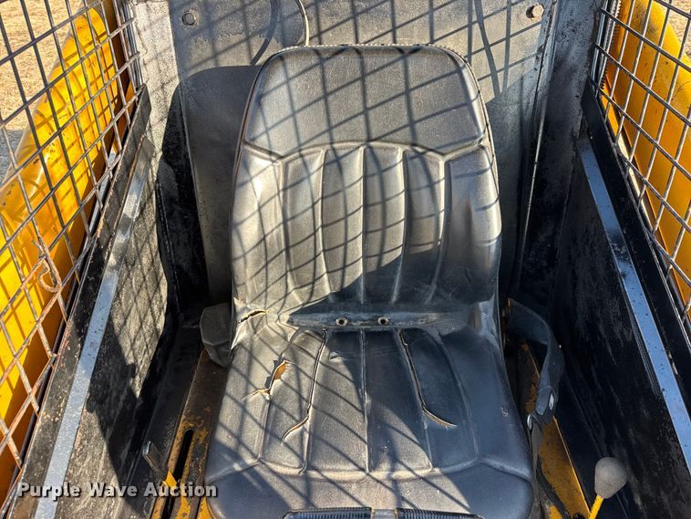 image for item ER0415 Mustang 940 skid steer loader