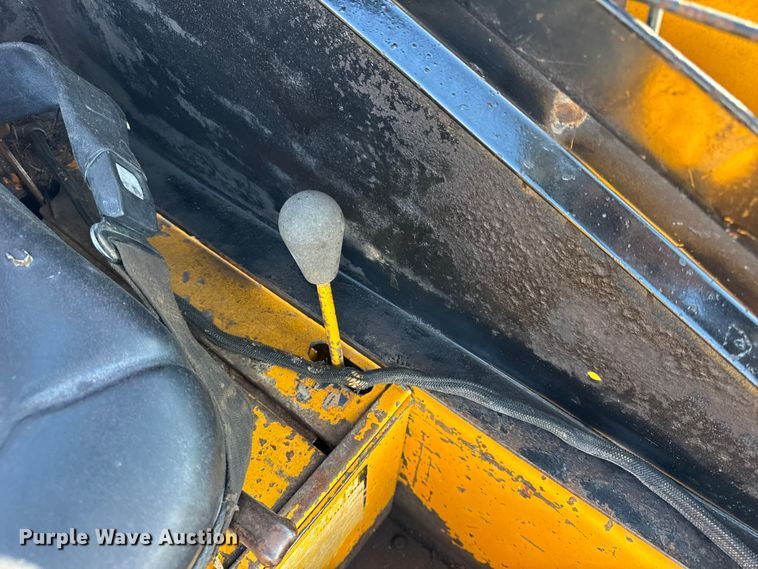 image for item ER0415 Mustang 940 skid steer loader