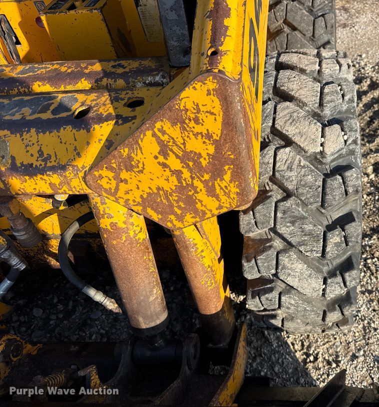 image for item ER0415 Mustang 940 skid steer loader