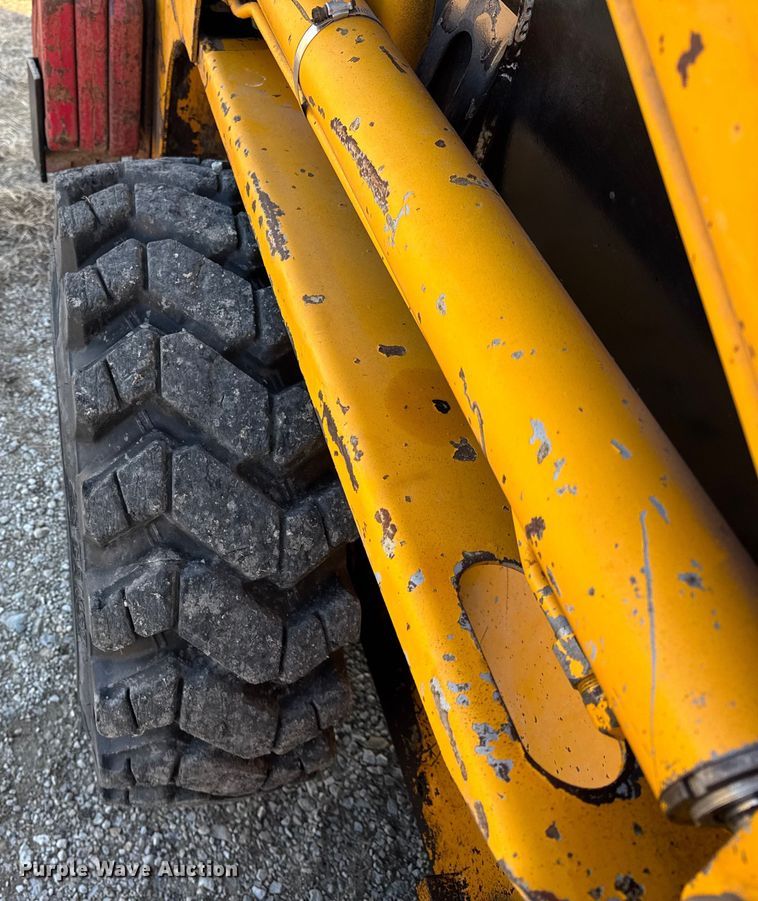 image for item ER0415 Mustang 940 skid steer loader