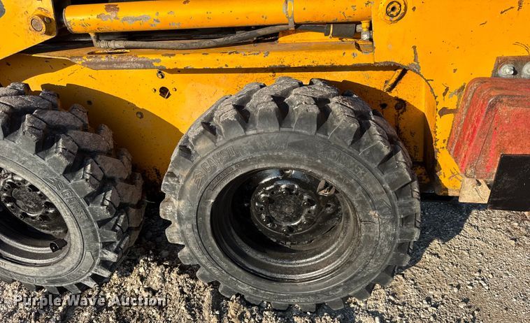 image for item ER0415 Mustang 940 skid steer loader