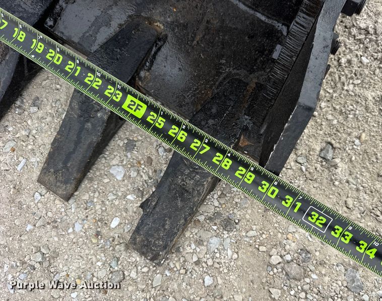 image for item ER0427 2018 Caterpillar 305.5E2 mini excavator