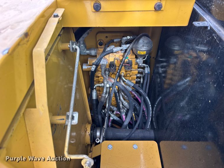 image for item ER0427 2018 Caterpillar 305.5E2 mini excavator