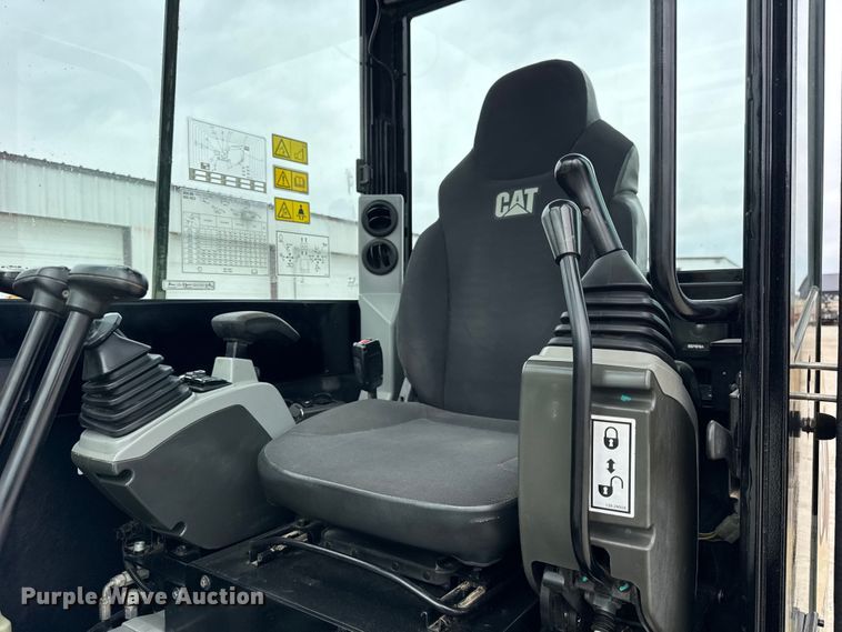 image for item ER0427 2018 Caterpillar 305.5E2 mini excavator