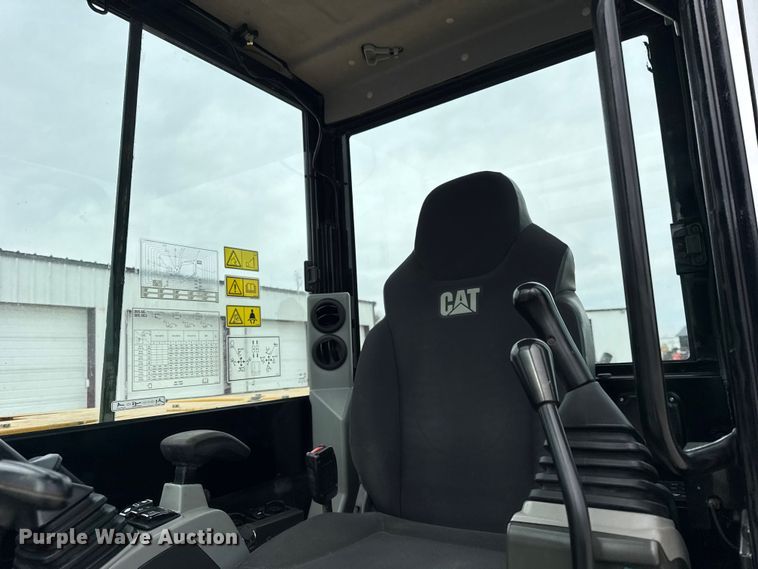 image for item ER0427 2018 Caterpillar 305.5E2 mini excavator