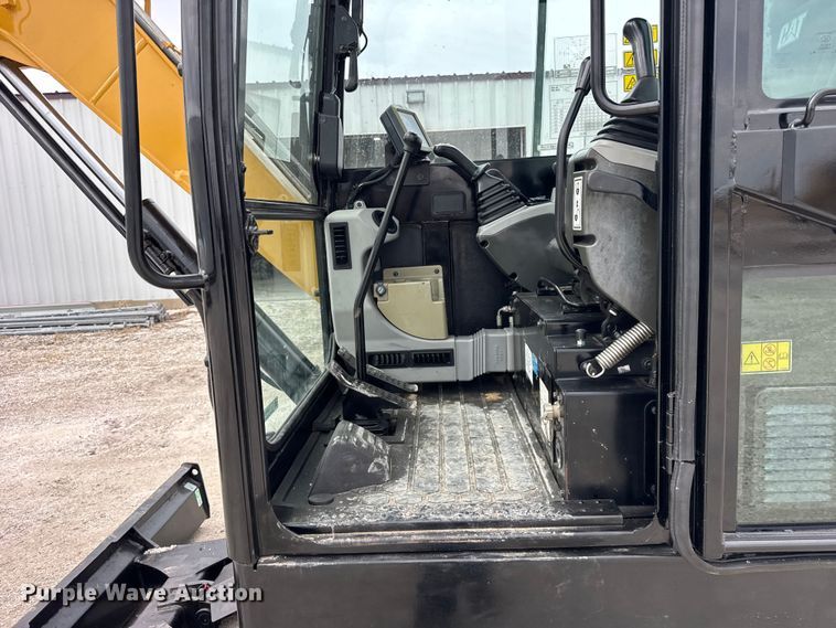 image for item ER0427 2018 Caterpillar 305.5E2 mini excavator