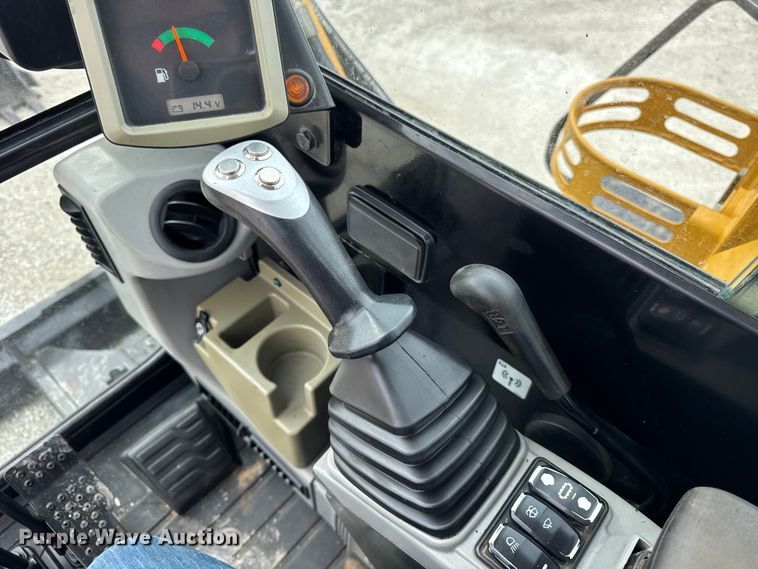 image for item ER0427 2018 Caterpillar 305.5E2 mini excavator