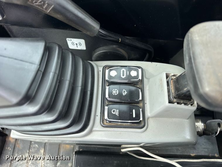 image for item ER0427 2018 Caterpillar 305.5E2 mini excavator