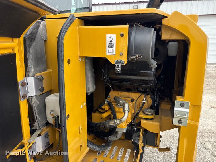 image for item ER0427 2018 Caterpillar 305.5E2 mini excavator