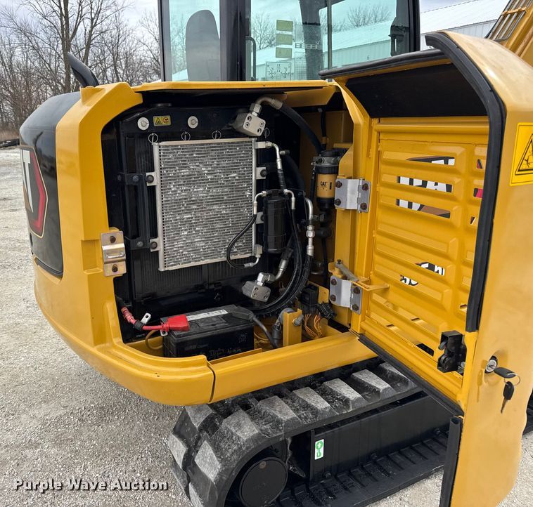 image for item ER0427 2018 Caterpillar 305.5E2 mini excavator