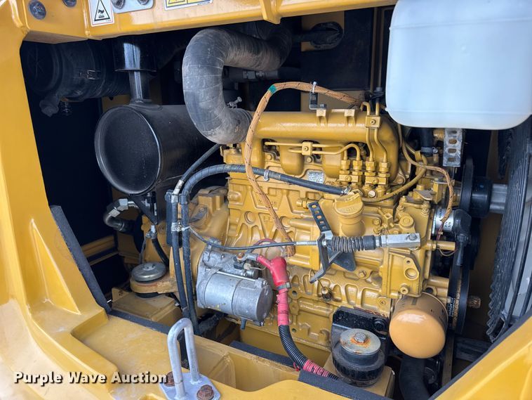 image for item ER0427 2018 Caterpillar 305.5E2 mini excavator