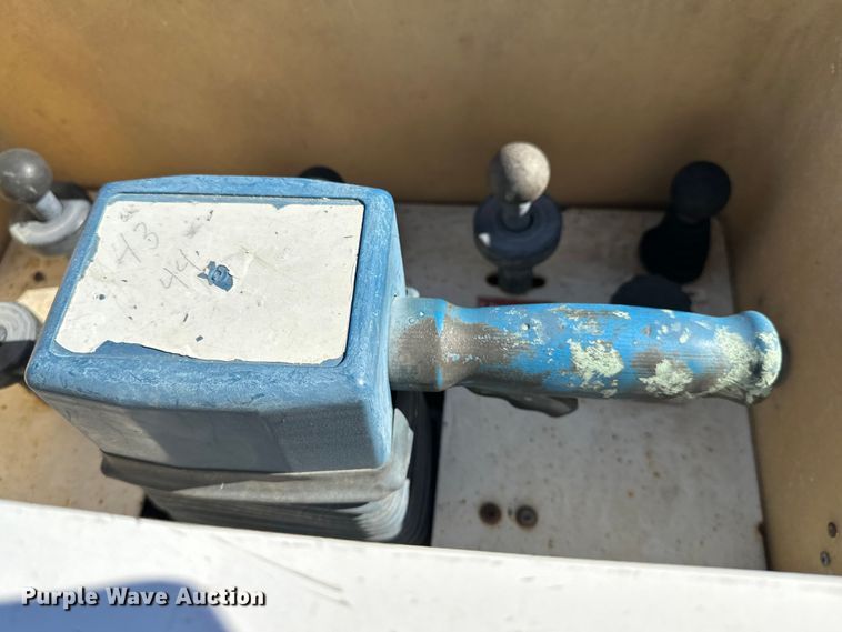 image for item ES1021 2008 International 4100 SBA bucket truck