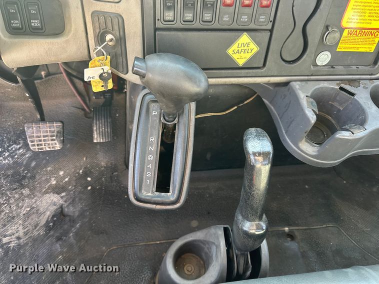 image for item ES1021 2008 International 4100 SBA bucket truck