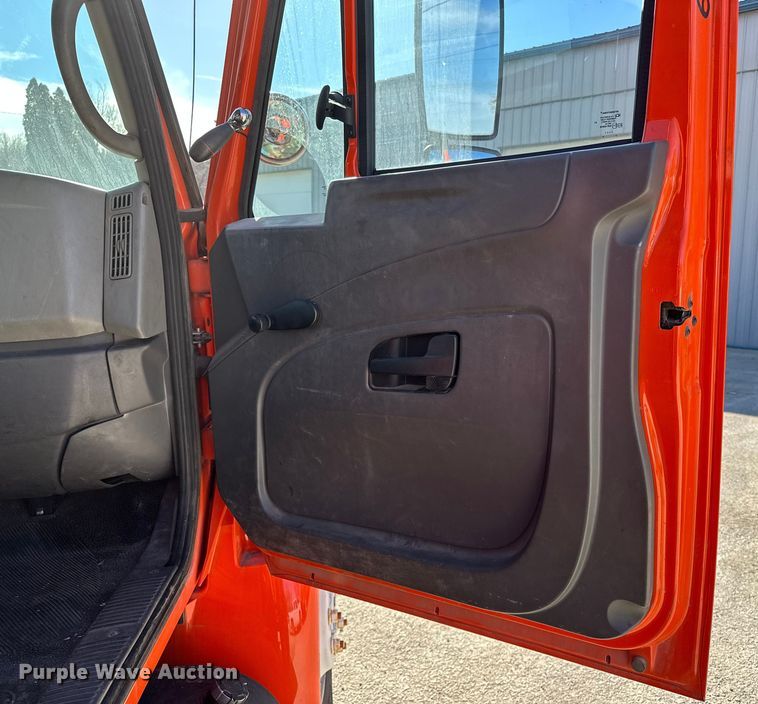 image for item ES1021 2008 International 4100 SBA bucket truck