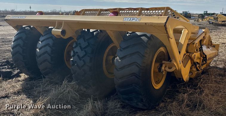 image for item ES1023 2005 John Deere 1812C scraper