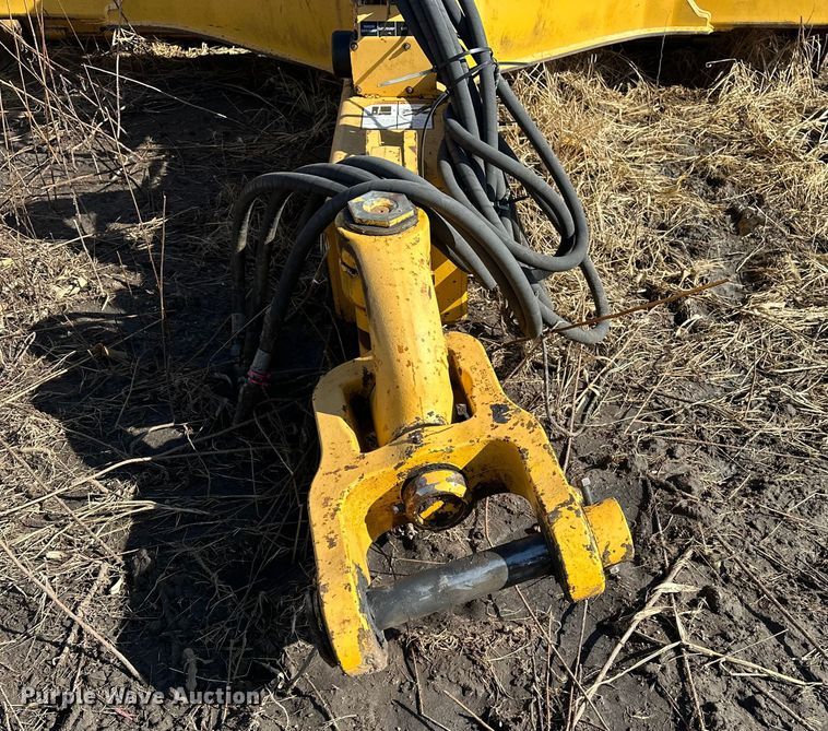 image for item ES1023 2005 John Deere 1812C scraper