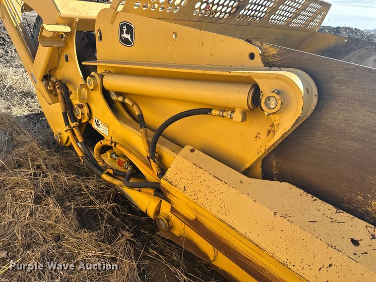 image for item ES1023 2005 John Deere 1812C scraper