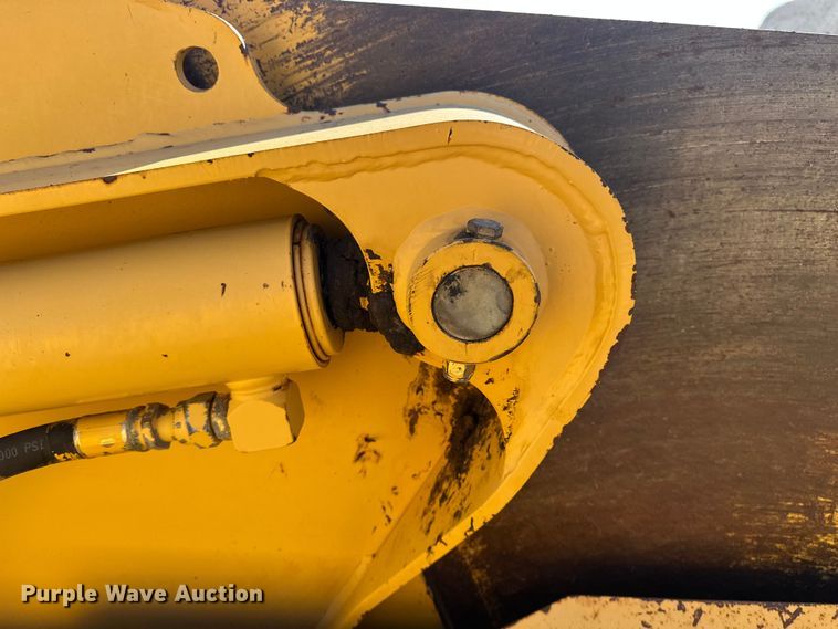 image for item ES1023 2005 John Deere 1812C scraper