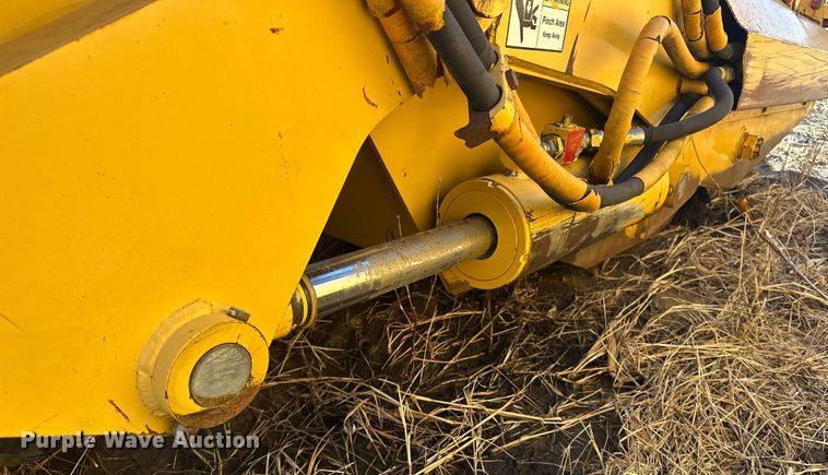 image for item ES1023 2005 John Deere 1812C scraper