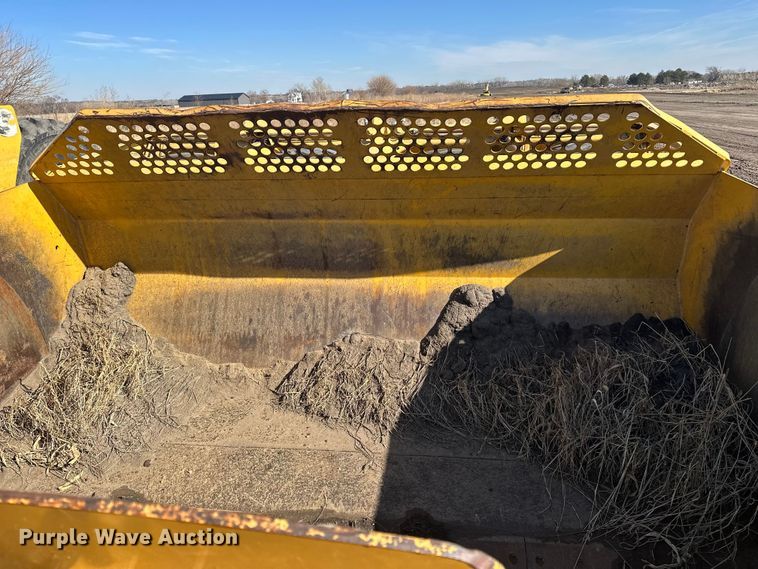 image for item ES1023 2005 John Deere 1812C scraper