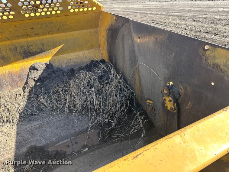 image for item ES1023 2005 John Deere 1812C scraper