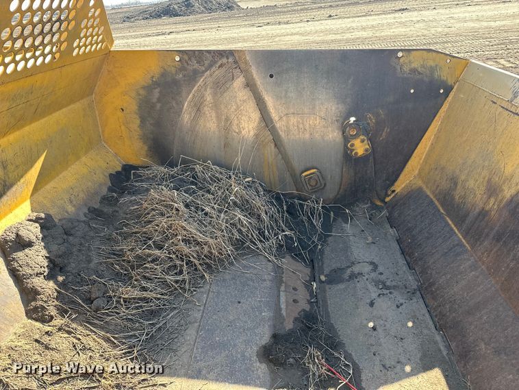 image for item ES1023 2005 John Deere 1812C scraper