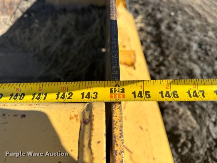 image for item ES1023 2005 John Deere 1812C scraper