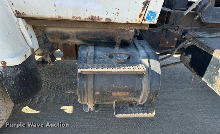 image for item ES1024 1985 Ford L7000 hook lift truck with tank