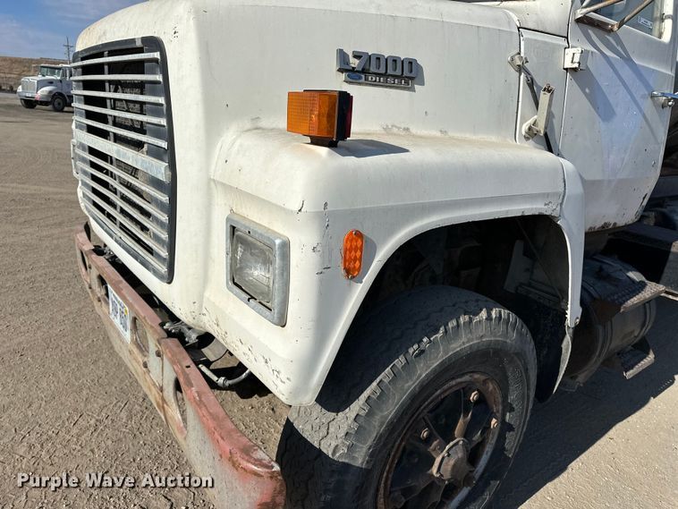 image for item ES1024 1985 Ford L7000 hook lift truck with tank