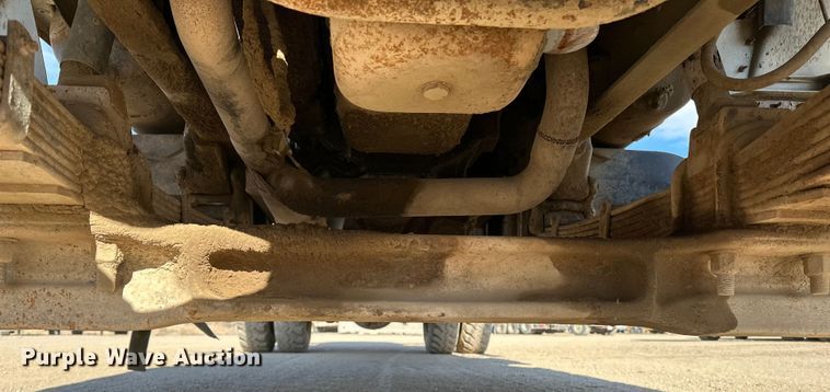 image for item ES1024 1985 Ford L7000 hook lift truck with tank