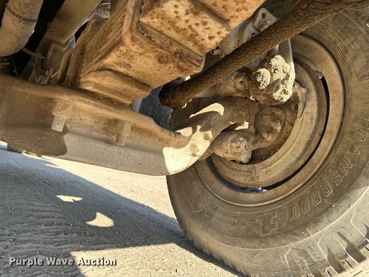 image for item ES1024 1985 Ford L7000 hook lift truck with tank