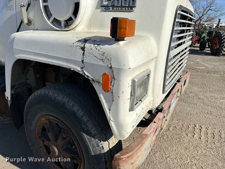 image for item ES1024 1985 Ford L7000 hook lift truck with tank