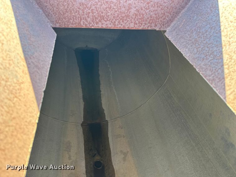 image for item ES1024 1985 Ford L7000 hook lift truck with tank