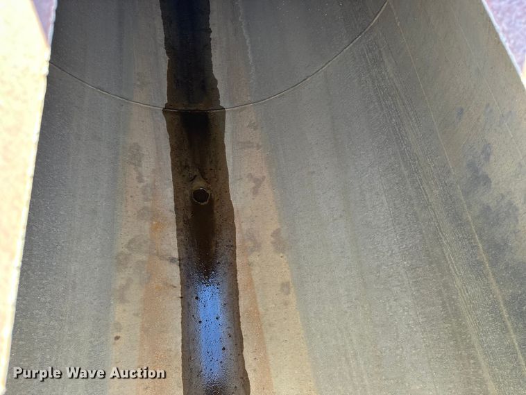 image for item ES1024 1985 Ford L7000 hook lift truck with tank