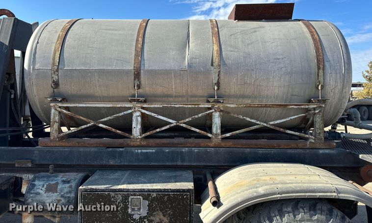 image for item ES1024 1985 Ford L7000 hook lift truck with tank