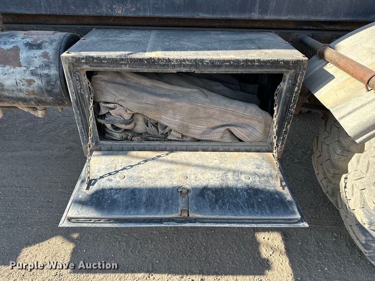 image for item ES1024 1985 Ford L7000 hook lift truck with tank