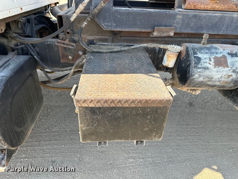 image for item ES1024 1985 Ford L7000 hook lift truck with tank