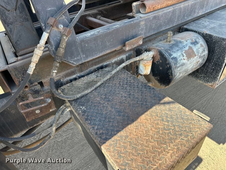 image for item ES1024 1985 Ford L7000 hook lift truck with tank