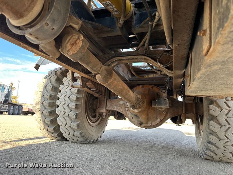 image for item ES1024 1985 Ford L7000 hook lift truck with tank