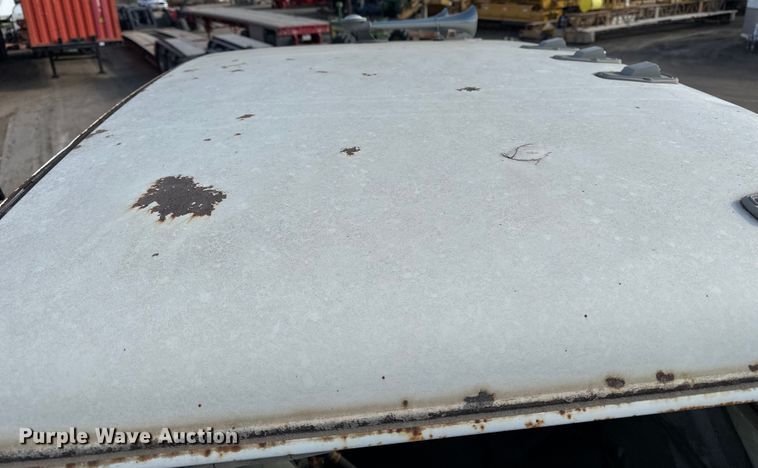 image for item ES1024 1985 Ford L7000 hook lift truck with tank