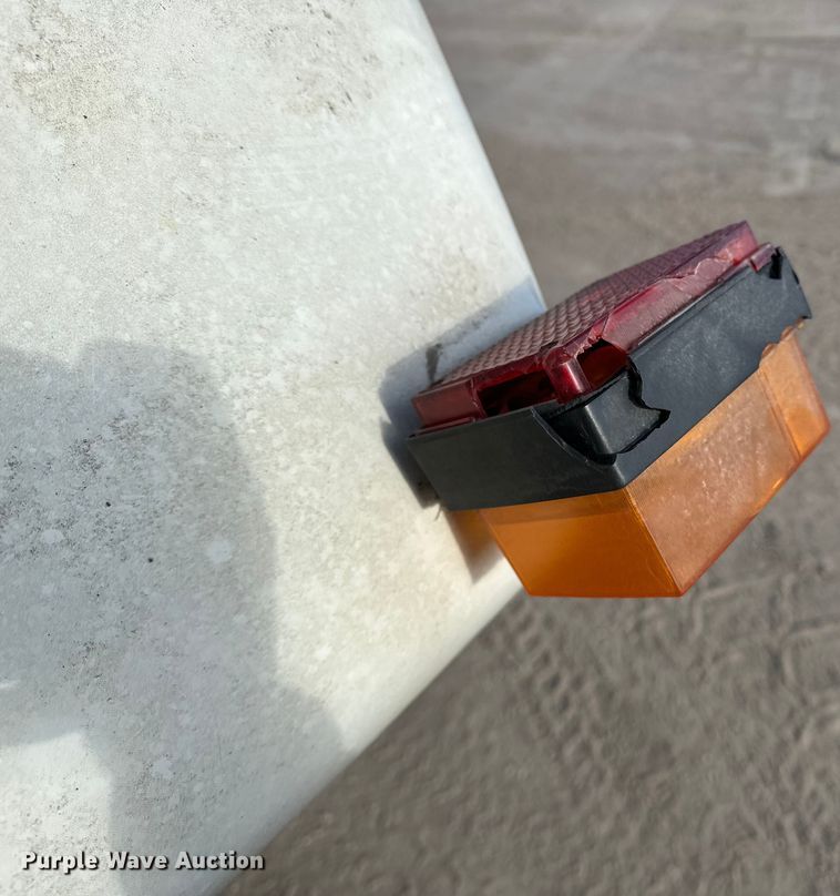 image for item ES1024 1985 Ford L7000 hook lift truck with tank