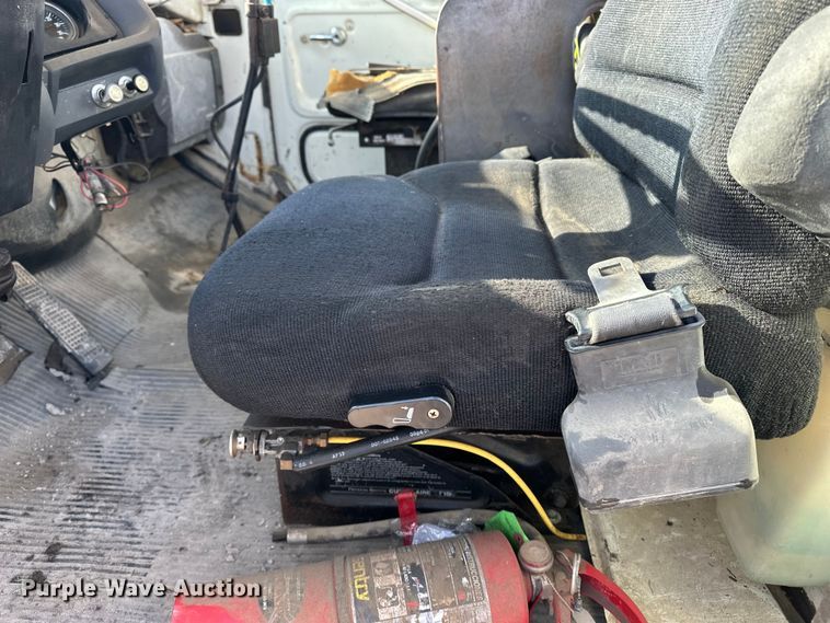 image for item ES1024 1985 Ford L7000 hook lift truck with tank