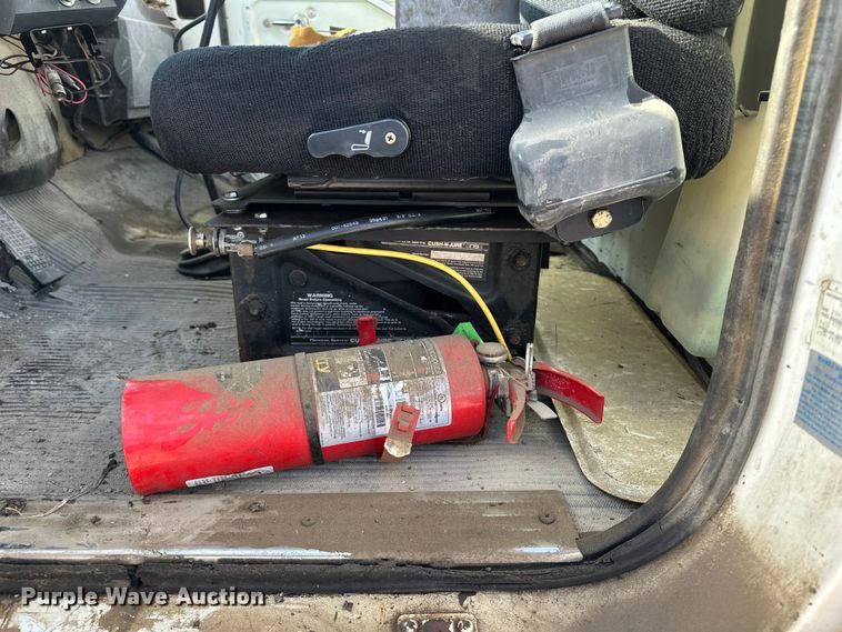 image for item ES1024 1985 Ford L7000 hook lift truck with tank