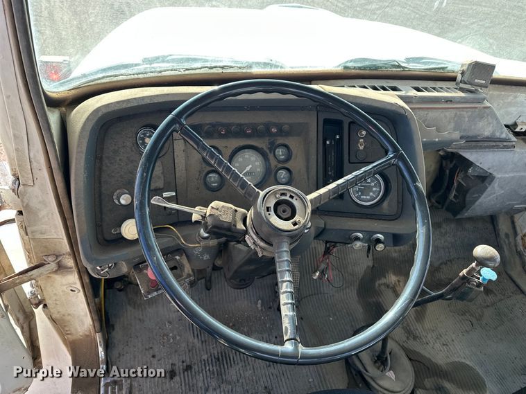 image for item ES1024 1985 Ford L7000 hook lift truck with tank