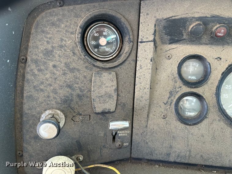 image for item ES1024 1985 Ford L7000 hook lift truck with tank